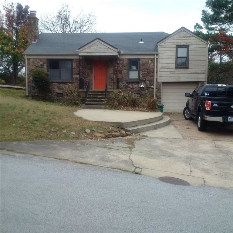 Nice home in Fayetteville Historic District near Wilson Park. Home features 2 bedroom, 1 bath, formal dining area, laundry room, wood floors throughout with tile in bathroom & kitchen, fireplace, covered front patio & fenced in yard.