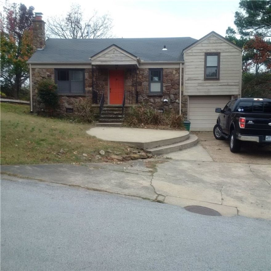 Nice home in Fayetteville Historic District near Wilson Park. Home features 2 bedroom, 1 bath, formal dining area, laundry room, wood floors throughout with tile in bathroom & kitchen, fireplace, covered front patio & fenced in yard.