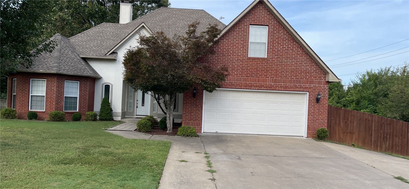 Great 4 bedroom with 2.5 bath in Bentonville. Great location in established neighborhood close to trails, schools, shopping and corporate offices. Gas/wood burning fireplace, eat in kitchen w/ ss appliances, custom wood cabinets and granite counters & pantry. Spacious master on main floor w/ whirlpool tub and walk in closets, upstairs 3 bedrooms, full bath plus storage. Redwood deck overlooks large fenced yard.