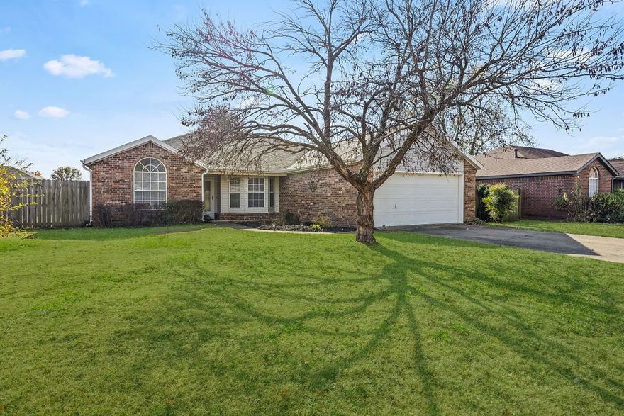 Adorable home in the Hunters Ridge Subdivision! Wonderful layout boasting practicality and comfort throughout. Beautiful living space with vaulted ceilings and delightful eat-in kitchen provides ideal comfort for seamless daily living. Separate laundry helps to keep things tidy. Spacious bedrooms with split bedroom floorplan gives functionality for the whole family. Primary suite offers dual sink vanity and 2 walk-in closets. Open patio and fully fenced backyard creates the perfect place to unwind from the day or entertain with guests. Updated with new roof in 2023. Incredible location nestled in established neighborhood close to shopping, dining with quick and easy access to I-49, US-412 and 71-B. This one is ready and waiting for you!