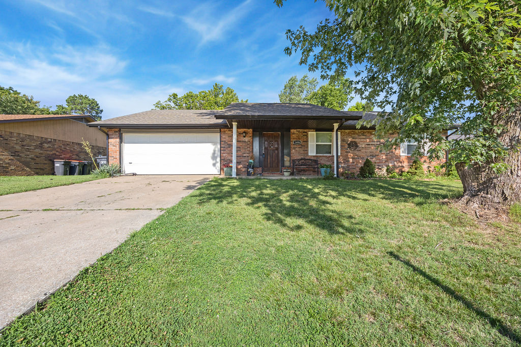 Photo 1 of 26 — 1406 Daline Street, Springdale, AR 72762
