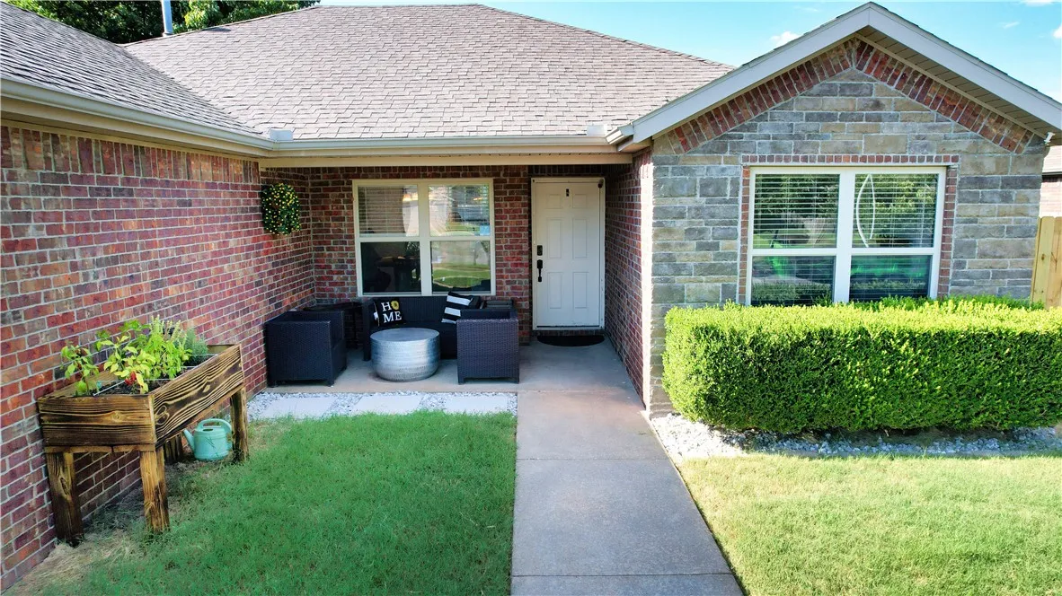 Rogers, Arkansas 72758, United States, 3 Bedrooms Bedrooms, ,2 BathroomsBathrooms,Residential,Active,180962