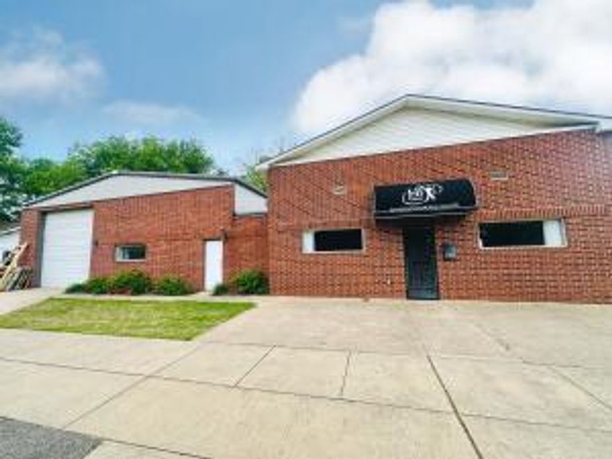 Owner Financing May Be Available! Great commercial building close to downtown Russellville! Turnkey and recently updated, this space will provide an excellent location with great amenities for your next investment opportunity! With a completed kitchen, a large warehouse space, and a spacious storefront, this property is a must see for anyone looking for a commercial property in Russellville!Heated and Cooled square footage 2429, warehouse square footage 798. Square footage per previous appraisal.