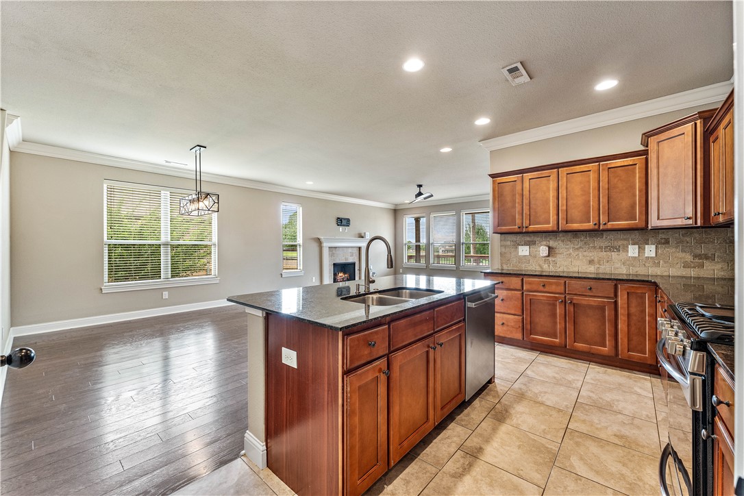 Hamptons, The Cave Spgs - Residential