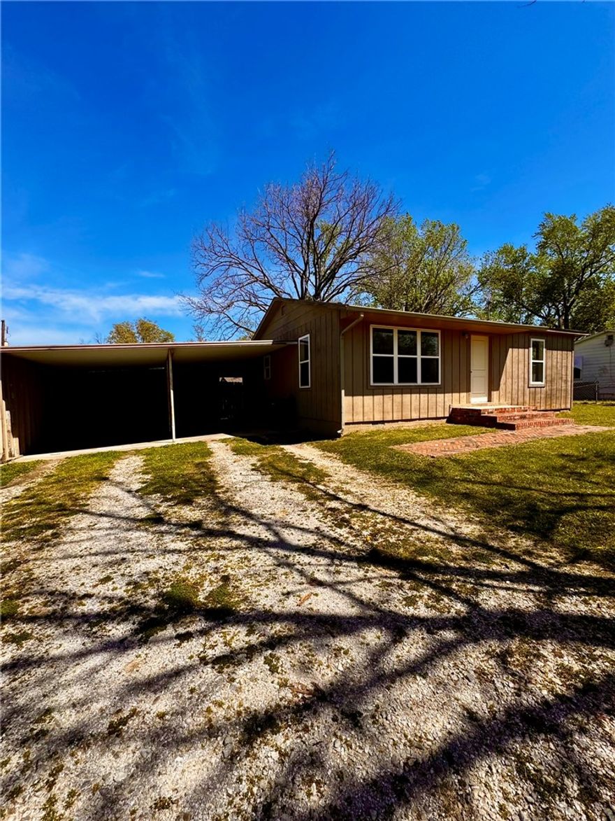 2-bedroom, 1-bath home with covered parking and a privacy-fenced yard. The kitchen is fully equipped with all appliances, and the home features a spacious backyard perfect for relaxing or entertaining. Great location near downtown, restaurants, and shopping, with easy access to parks, trails, Lake Atalanta, and the Railyard Bike Park.**$250 non-refundable pet fee per pet** 1 Pet limit - under 30lbs** Tenant Placement**