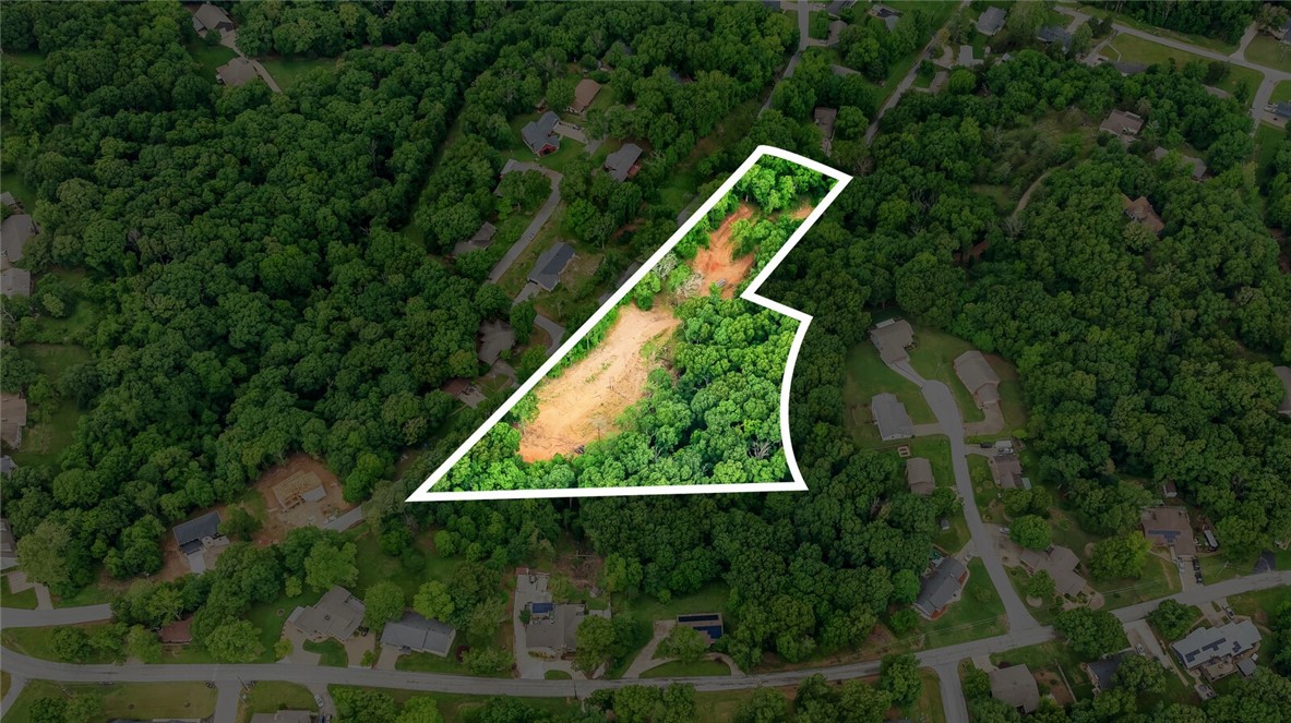 6.27 Acres on Bluff Drive – Ready for Your Dream Home! The ideal spot for your dream home in the Prairie Creek subdivision. This 6.27-acre lot is graded and ready for construction, just minutes from the lake. It offers a perfect balance of privacy and space, with plenty of trees and room for any home style you envision. Highlights: Prime Location: Only 10 minutes to downtown Rogers and close to Prairie Creek Marina. Natural Beauty: Enjoy a private, wooded setting with ample space for a single residence or multiple homes. Ready to Build: This lot is prepped for your custom home, with detailed Perc Testing and survey information available upon request. Seize this unique opportunity to build in one of Rogers' most desirable areas. Contact us today for more details and to explore the potential of this beautiful property.