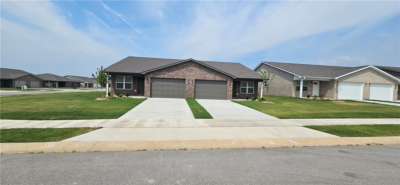 Brand new duplexes in Bentonville close to NWA Regional Airport for lease. Home features 3 bedrooms, 2 bathrooms, 2 car garage, LVP throughout home, granite countertops, ceiling fans, open floorplan, covered back patio for grilling/entertaining, fenced in yard and all appliances included. 1 month free rent with all 1 year leases signed by September 1st, 2025.