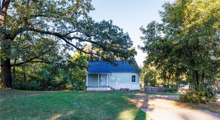 Quaint 1 bedroom 1 bathroom home with a large downstairs.  Fresh paint throughout the home.  Low maintenance and convenient location.