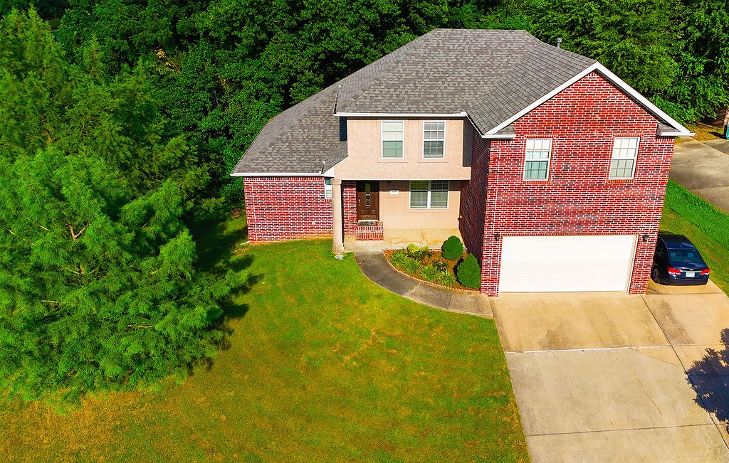 Beautiful two-story, 4-bedroom, 3.5-bath home on a desirable corner lot in Fayetteville. This full-brick home offers an open layout with great natural light and functional space throughout. Ideally located near I-49, Washington Regional Medical Center, the mall, local businesses, and a variety of medical specialist offices. Just off the highwayāmaking travel between towns in Northwest Arkansas fast and easy!