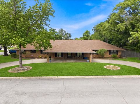 Photo of 1613 S Colonial Circle, Sallisaw, OK 74955 (MLS # 1343722)