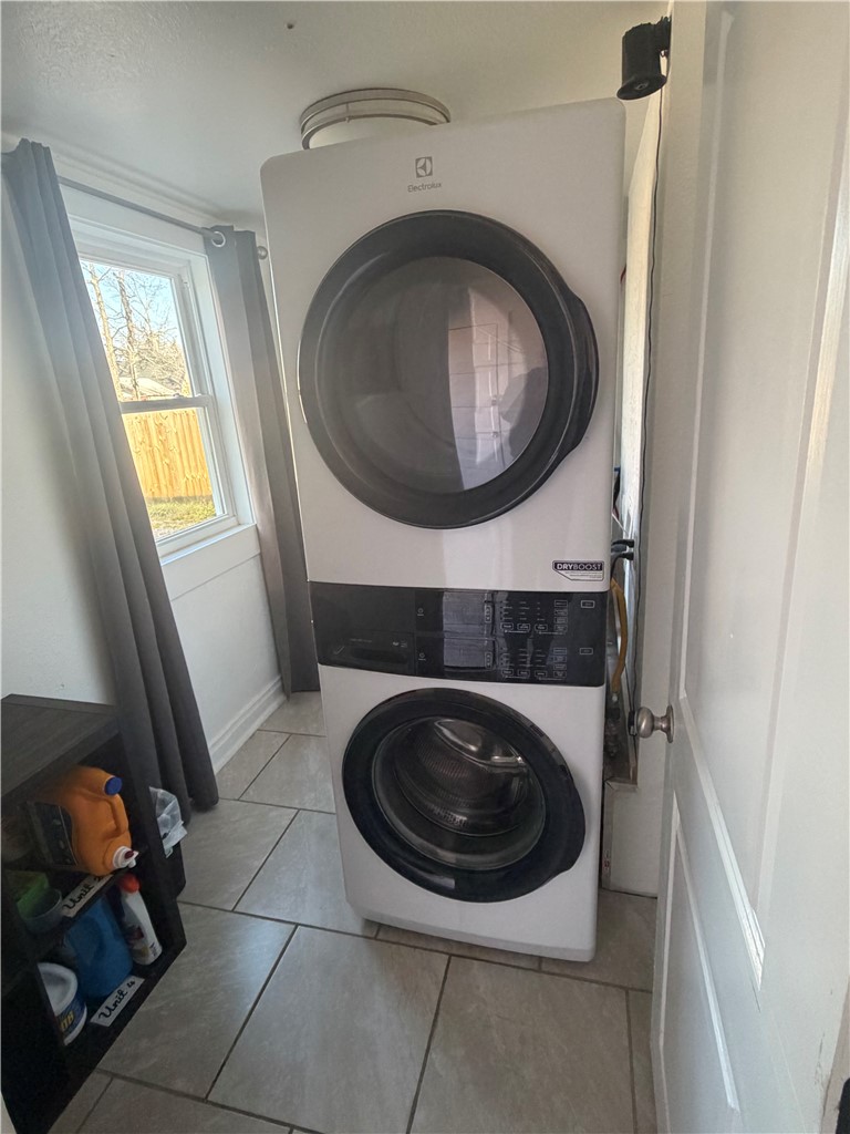 J Wade Sikes Park Add Rogers - Residential Lease