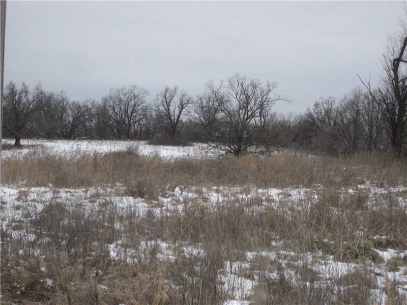 GREAT COMMERCIAL POTENTIAL ON OLD HWY 68 OR WOULD BE GREAT HOME PLACE. POSSIBLY OWNER FINANCING AVAILABLE. GREAT IF YOU WANT TO BE CLOSE TO TOWN YET FEEL LIKE YOU ARE IN THE COUNTRY. AGENT OWNED. see MLS 725905, 725926