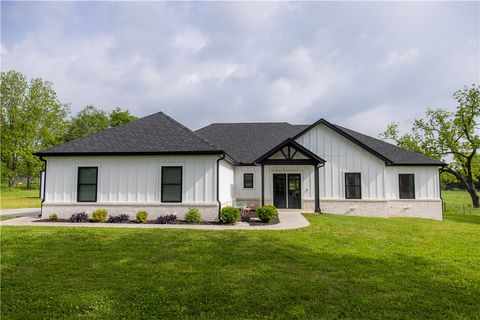 Photo of 1213 W Pineville Road, Washburn, MO 65772 (MLS # 1344853)