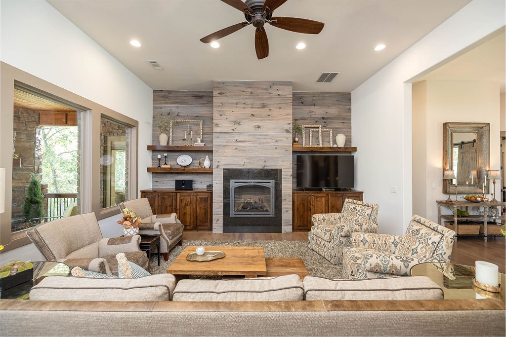 Estates at Lakeway - Residential