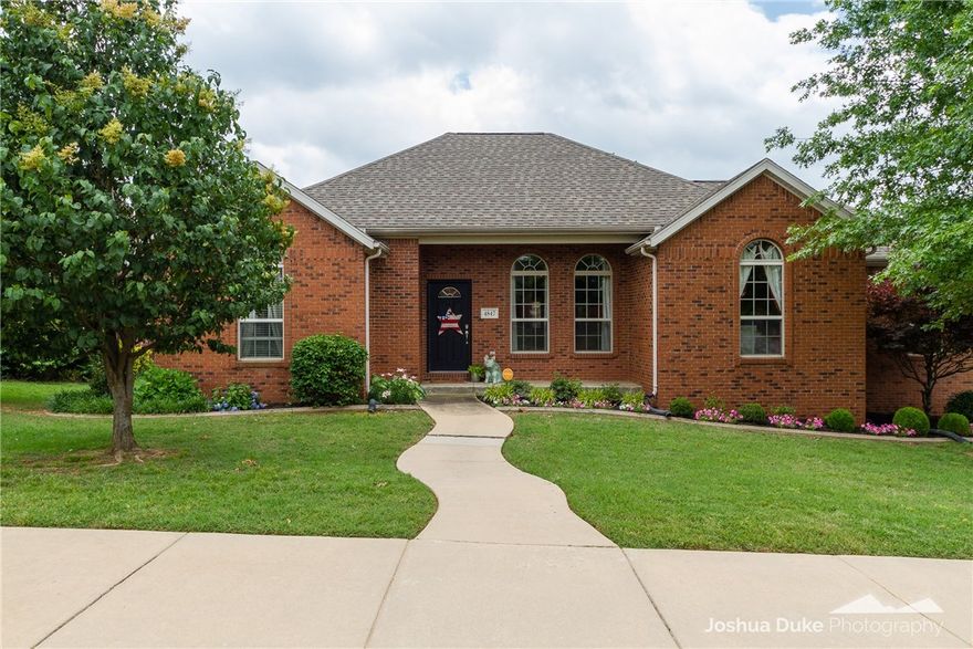 Amazing home on oversized corner lot in Bridgeport. This move in ready home has an oversized master suite, beautiful kitchen with granite countertops, a gorgeous living area and a huge backyard perfect for entertaining.   You don't want to miss out on this one!&#xD;&#xA;Call list agent- Laura  870-931-8282
