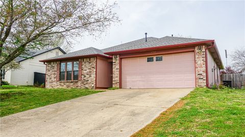 Photo of 1702 20th Street, Rogers, AR 72758 (MLS # 1341863)