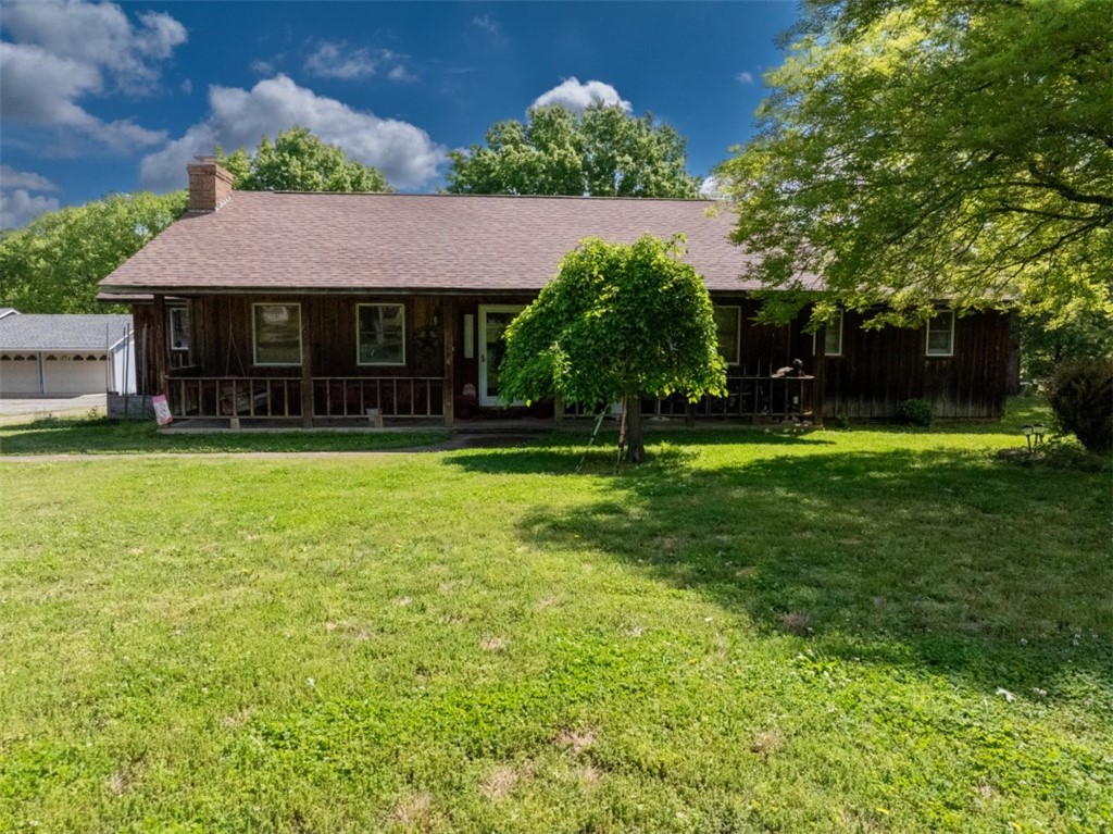 Fish & swim in your own part of Mill Creek with this 3br 2-1/2 bath 1854 square foot home on 0.81 acres m/l with the lot running to the middle of Mill Creek located in highly desired Jefferson Estates subdivision. Large living room, kitchen & dining room with open concept. Large master bedroom boasting master suite with shower & jetted tub. Joining Mill Creek yet close to both the White River & Buffalo National River, you can choose to fish in your own backyard or make the short trip to one of the aforementioned Rivers. All #s are approximate, square footage per assessor, agent owned.