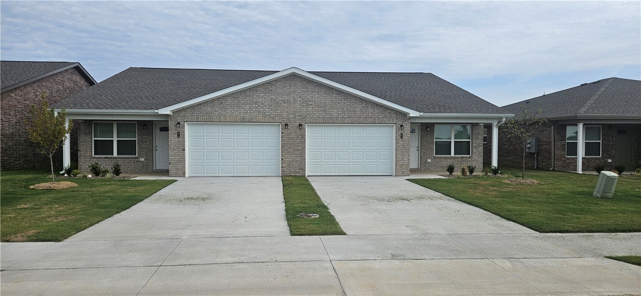Brand new duplexes in Bentonville close to NWA Regional Airport for lease. Home features 3 bedrooms, 2 bathrooms, 2 car garage, LVP throughout home, granite countertops, ceiling fans, open floorplan, covered back patio for grilling/entertaining, fenced in yard and all appliances included. 1 month free rent with all 1 year leases signed by October 1st, 2025.
