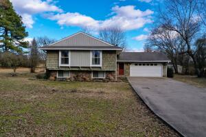 4 Bedroom, 2 Bathroom home on 1 acre +/- near Center Valley Elementary.