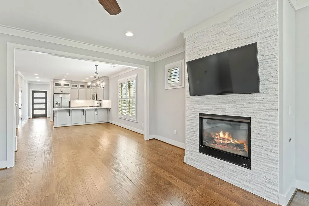 Rogers, Arkansas 72758, United States, 3 Bedrooms Bedrooms, ,3 BathroomsBathrooms,Residential,Pending,210681