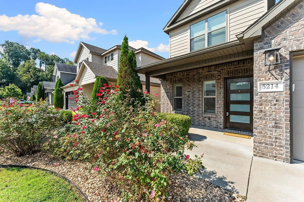 Rogers, Arkansas 72758, United States, 3 Bedrooms Bedrooms, ,3 BathroomsBathrooms,Residential,Pending,210681