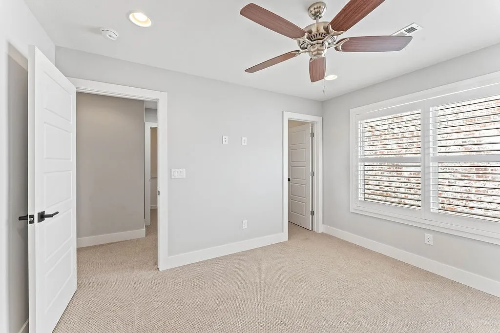 Rogers, Arkansas 72758, United States, 3 Bedrooms Bedrooms, ,3 BathroomsBathrooms,Residential,Pending,210681