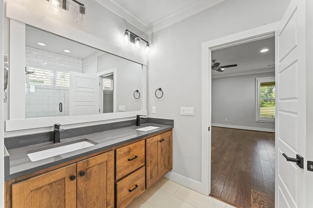 Rogers, Arkansas 72758, United States, 3 Bedrooms Bedrooms, ,3 BathroomsBathrooms,Residential,Pending,210681