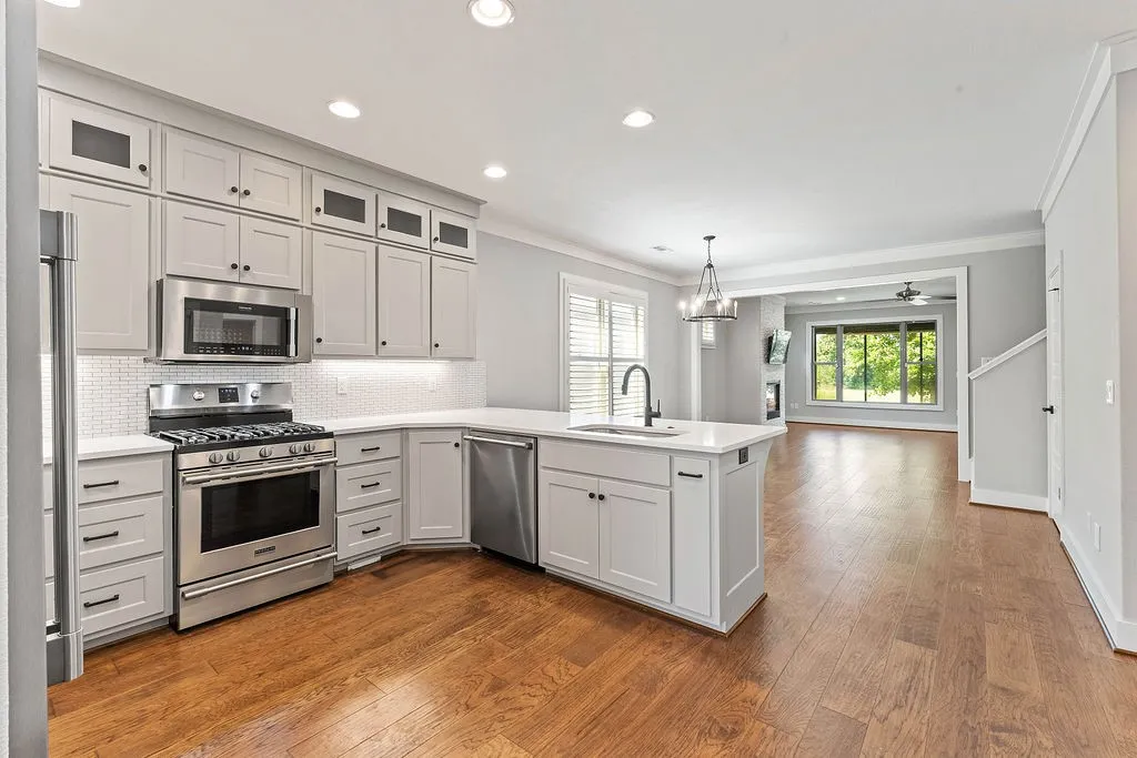 Rogers, Arkansas 72758, United States, 3 Bedrooms Bedrooms, ,3 BathroomsBathrooms,Residential,Pending,210681