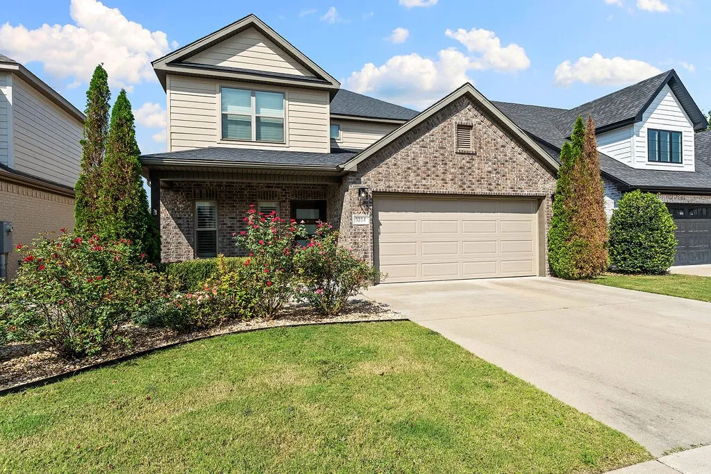 Rogers, Arkansas 72758, United States, 3 Bedrooms Bedrooms, ,3 BathroomsBathrooms,Residential,Pending,210681