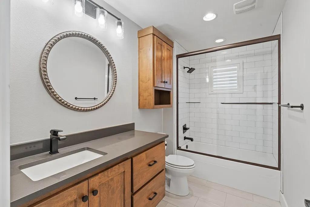 Rogers, Arkansas 72758, United States, 3 Bedrooms Bedrooms, ,3 BathroomsBathrooms,Residential,Pending,210681