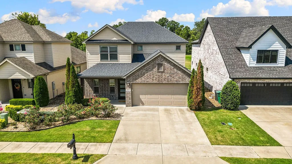 Rogers, Arkansas 72758, United States, 3 Bedrooms Bedrooms, ,3 BathroomsBathrooms,Residential,Pending,210681