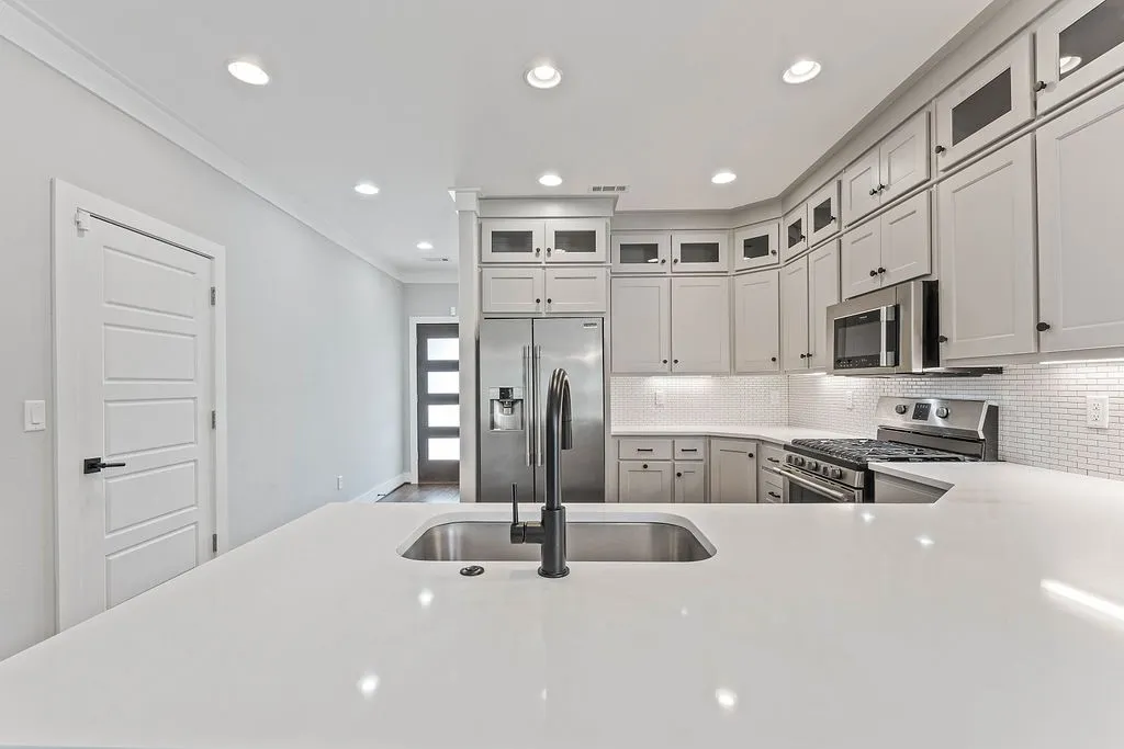 Rogers, Arkansas 72758, United States, 3 Bedrooms Bedrooms, ,3 BathroomsBathrooms,Residential,Pending,210681