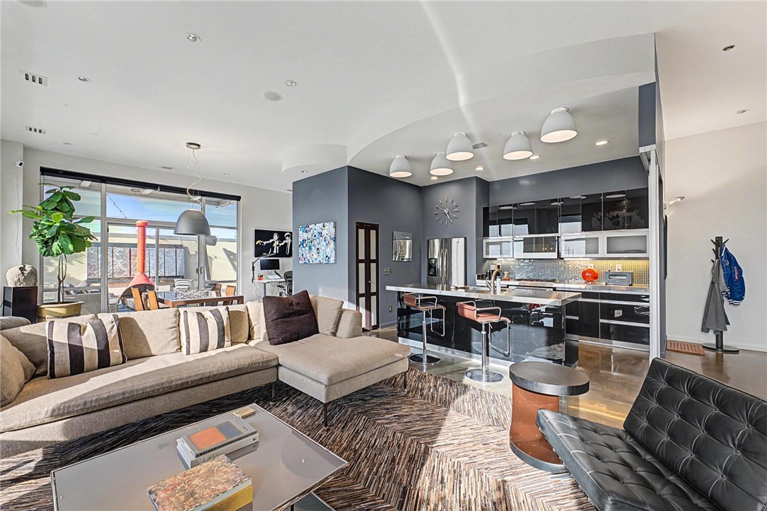 Pinnacle Station Condos Horiz Prop Reg-R - Residential