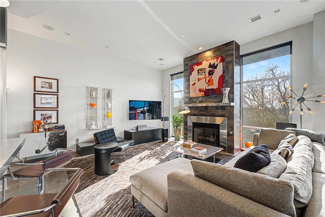 Pinnacle Station Condos Horiz Prop Reg-R - Residential