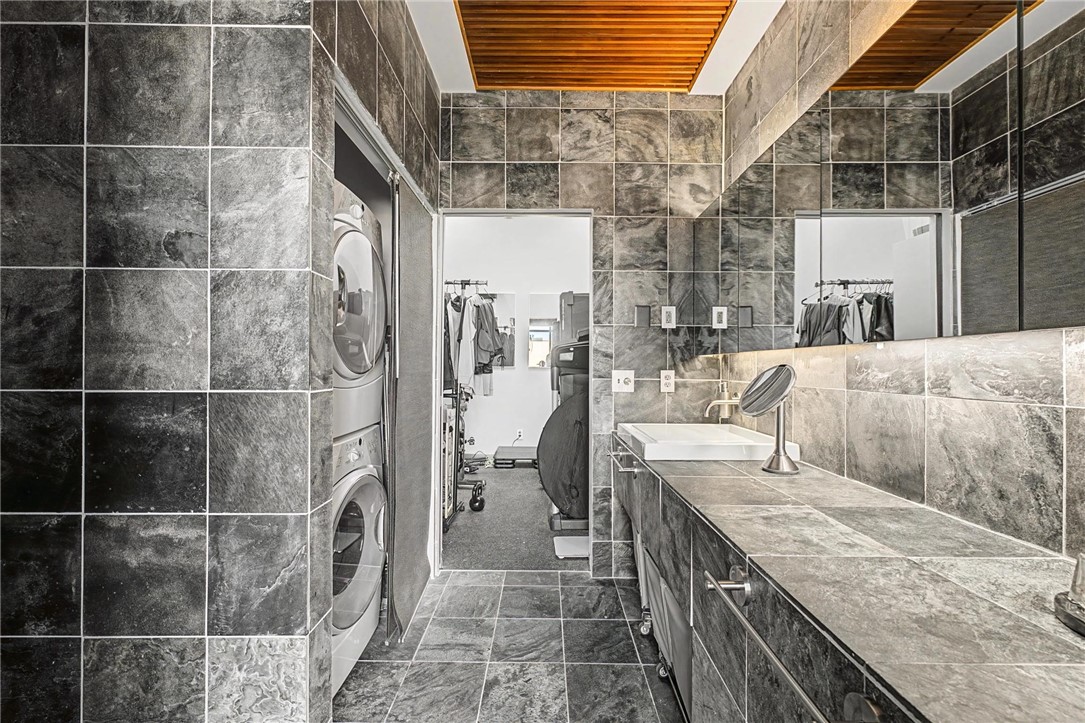 Pinnacle Station Condos Horiz Prop Reg-R - Residential