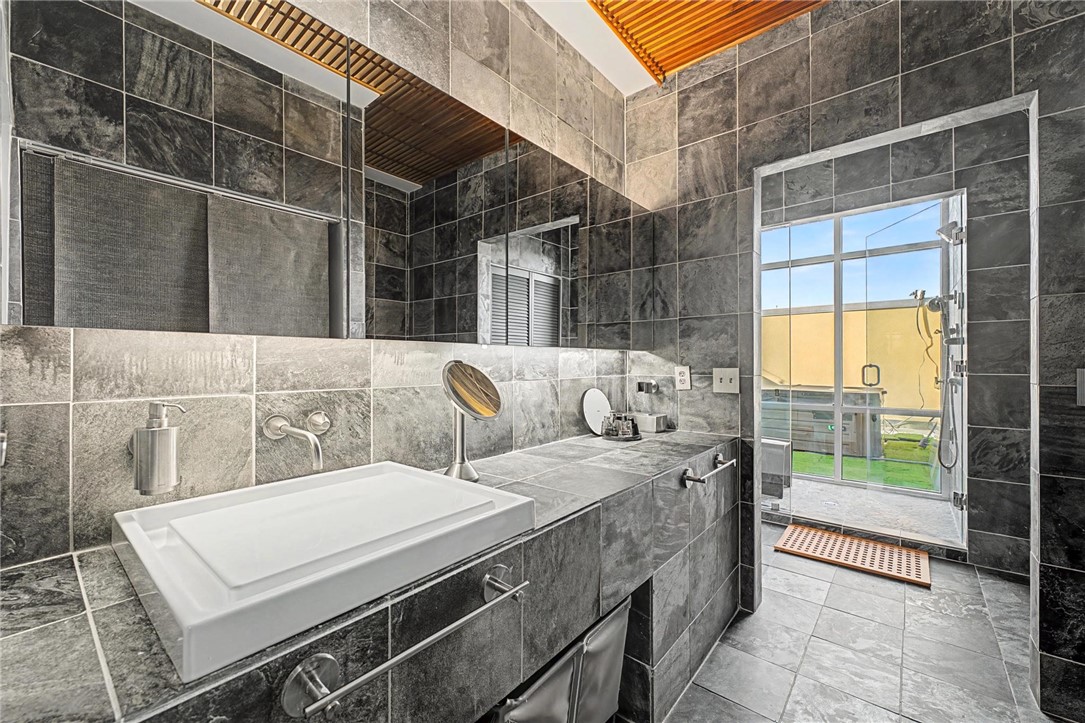 Pinnacle Station Condos Horiz Prop Reg-R - Residential