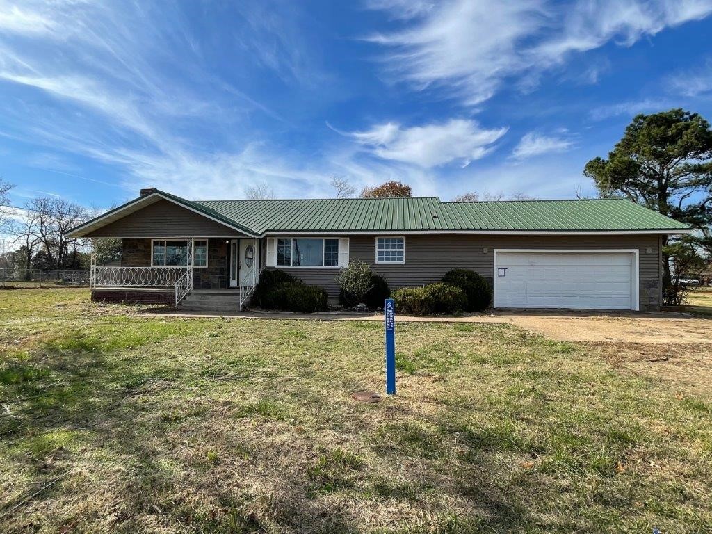 Located just south of the Oak Grove community you will find this home with potential possibility. Complete renovation will make this move in ready! If property was built prior to 1978, Lead Based Paint Potentially Exists. Sold AS-IS, no repairs.