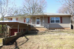Lots of space including a full garage/basement (not included in heated sq. ft). This is a roomy 3/ 1.5 ba home with a dine in kitchen and 3 large bedrooms. This house needs a little TLC but will make a good first home or a rental for the investor. Very Close to ATU Call today. Easy to showāāāāāāāāāāāāāāāāāāāāāāāāāāāāāāāā now.