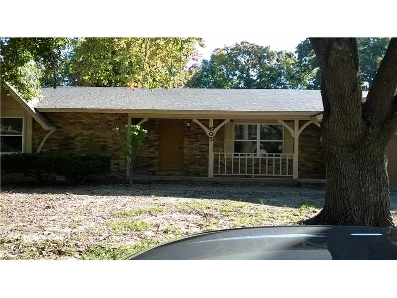 THIS SPACIOUS 4 BEADROOM TWO 1/2 BATHHOUSE HAS FIREPLACE, LARGE KITCHEN, NEW ROOF, NEW PAINT INSIDE AND OUT, RENOVATED DECK, AND NEW CARPET. ALSO HAS GOURGOUS POOL WITH LARGE FENCED IN BACK YARD. BEAUTIFUL LARGE MASTER SHOWER.