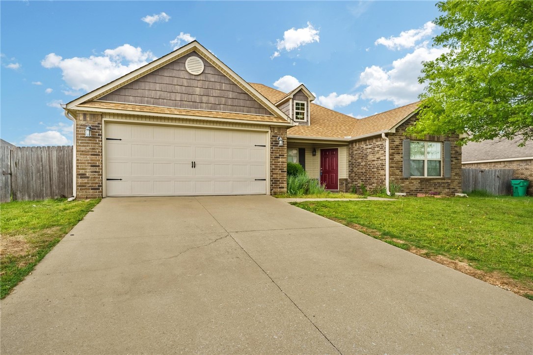 Well-maintained 4-bedroom, 2-bath single-family home located in a highly desirable Centerton neighborhood, just minutes from Bentonville West High School and Gamble Elementary. This spacious home features luxury vinyl plank (LVP) flooring throughout all living areas, with tile flooring in all wet areas, offering both style and easy maintenance.
Enjoy the privacy of a large, fully fenced backyard—perfect for relaxing or entertaining. The open-concept layout includes a modern kitchen and ample natural light throughout.