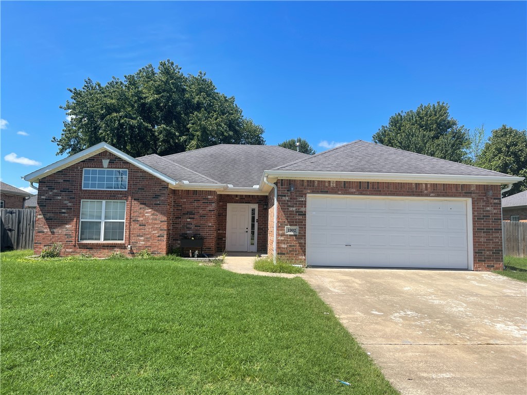 Very nice 3 bedroom, 2 bathroom home with an open floorplan and a fantastic fenced backyard! Featuring a huge kitchen, lots of closets, dual closets in the main bedroom, fireplace and a split floorplan, All appliances included.