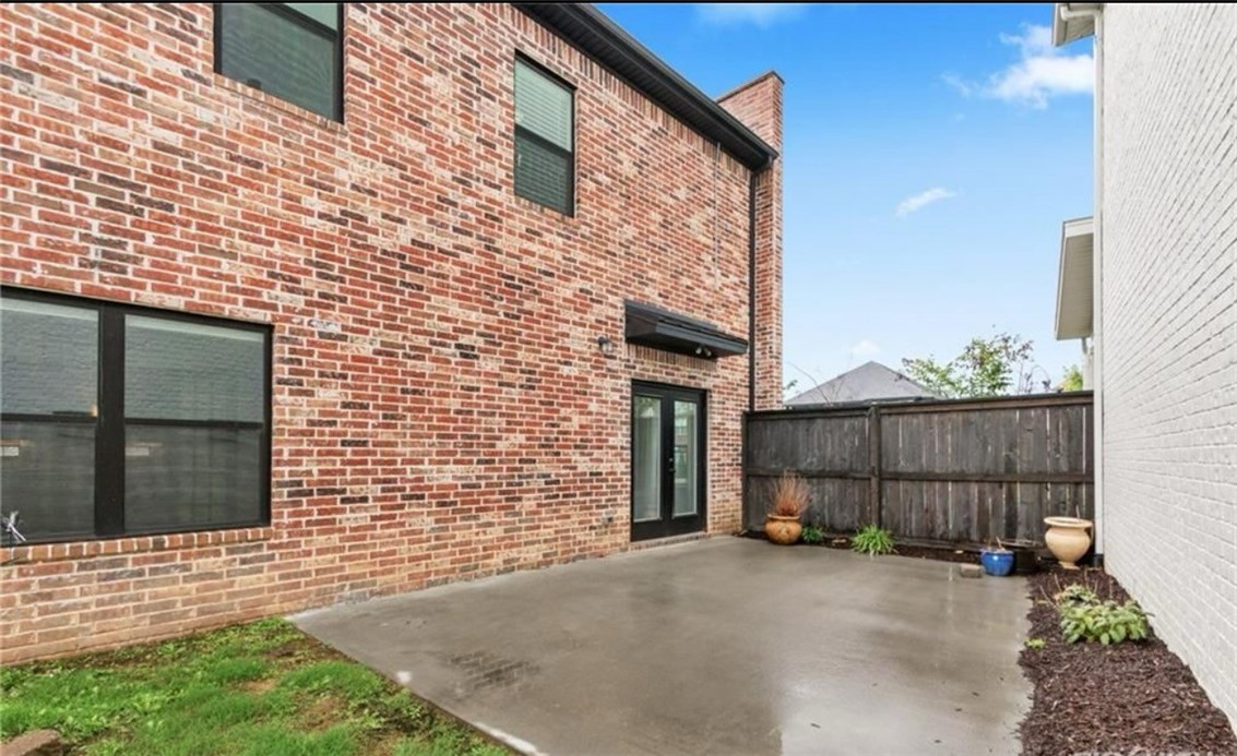 Town Homes At Forest Hills - Residential Lease