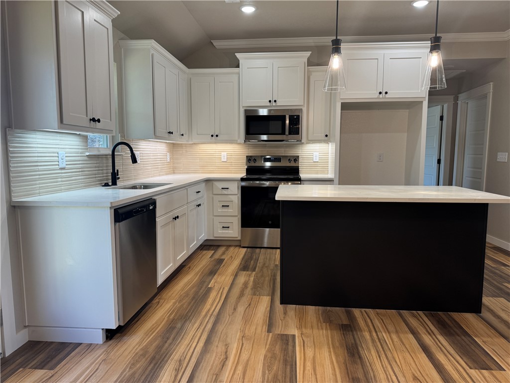 Selkirk Sub Bvv - Residential Lease