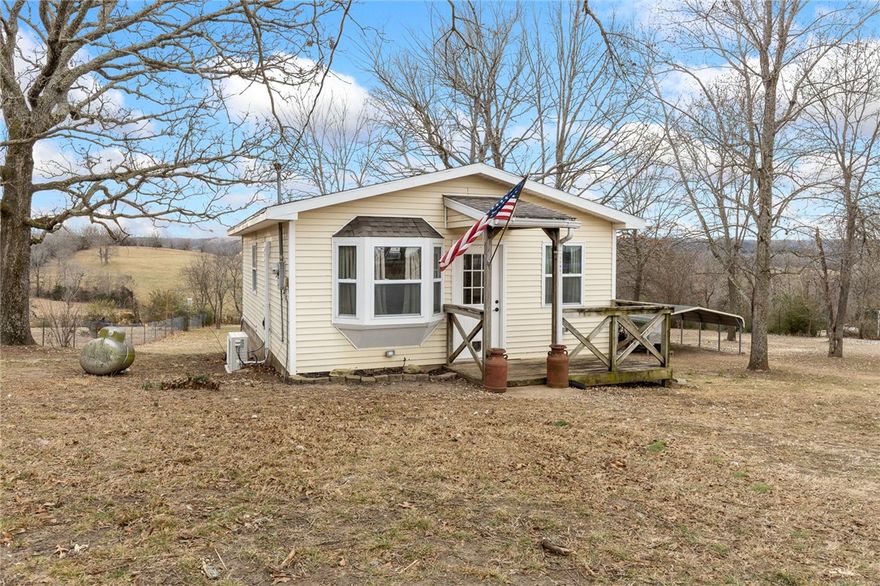 Come take a look at this most impressive, updated tiny home resting on 0.90 m/l
acres - perfect for someone wanting a hobby farm, a fishing enthusiast or an investment property
owner looking for the perfect nightly rental close to Bull Shoals Lake with easy access to both
Diamond City and Peel.
The property is mostly fenced, has raised garden beds, a 2 car covered carport (perfect for storing
your boat(s) or other toys), storage building and more! The home is so cozy with an open concept
living, dining and kitchen space - all recently updated with fresh flooring, paint and appliances. The
bedroom and bathroom are large in size and the bedroom features ample storage and a private
walk-out covered back deck overlooking your land. This one won't last long!
