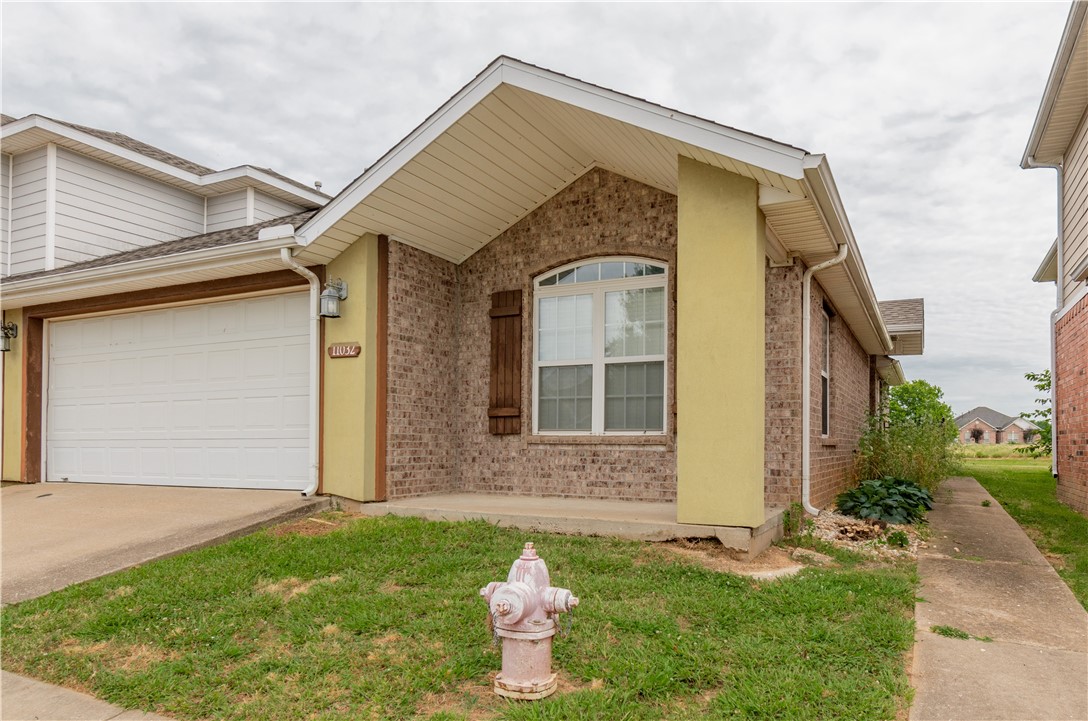 Amazing 2 bed, 2 bath townhouse in Farmington! Priced to Sell! Features include: 2 car garage, gas fireplace, LVP flooring, fenced in yard, concrete porch area, and much more! New roof less than 1 year old!