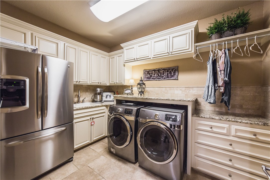 St Valery Downs Sub Cave Spgs - Residential