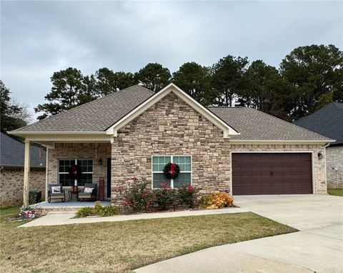 Photo of 135 Harbor Circle, Russellville, AR 72802 (MLS # 1330901)