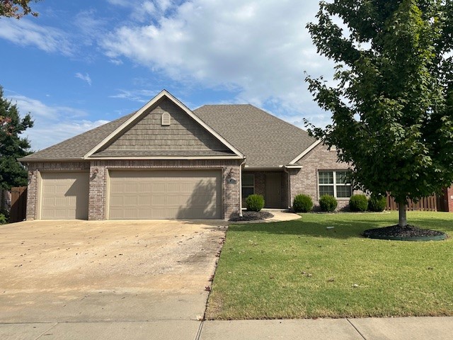 Welcome to your next home on a large corner lot in Rolling Acres. 4 bedromom beautiful home just wating for you. The community pool and playground are conveniently located right across the street so it’s like having your own pool without the additional costs! Downtown Bentonville, XNA, biking/hiking trails, community center, and city parks are all minutes away. More pictures to come. Background and credit check required