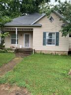 Older home in the heart of Green Forest. With some TLC, this could be a nice starter home or rental. Original wood flooring. Three bedrooms and 2 bath. Full kitchen plus dining room and an enclosed back porch. Nice large lot that can be fenced in with detached rock garage. New side deck.