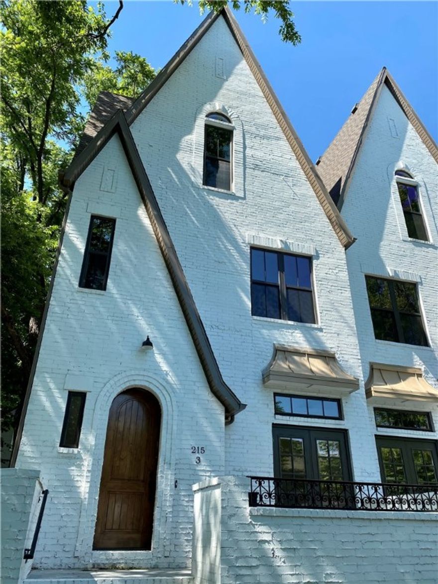 Architecturally designed town home located less than a block from Dickson st. and a few blocks from Fayetteville downtown square and public library. 3 bedrooms, 3 separate bathrooms, plus guest half-bath. Custom kitchen cabinets, large front patio, side yard with deck, 2-car garage, and painted brick exterior.